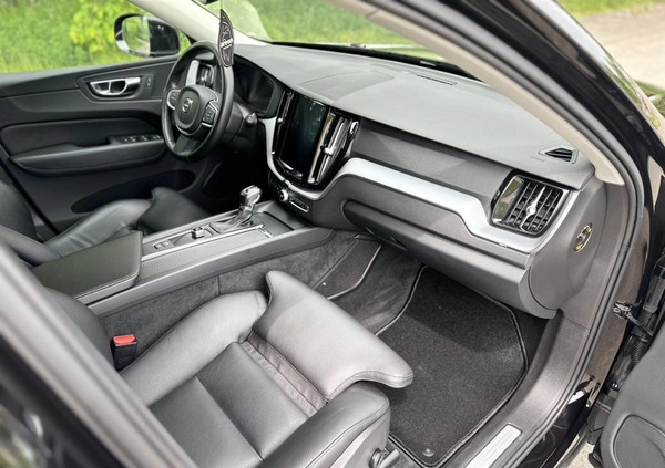 Volvo XC 60 cena 118900 przebieg: 118000, rok produkcji 2018 z Kożuchów małe 742